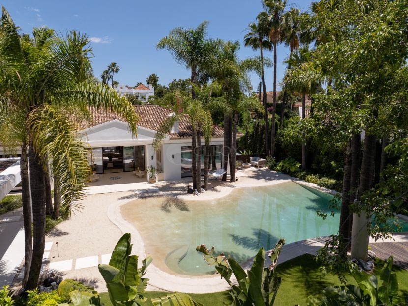 Casa Cenote – Espectacular villa de lujo con spa privado y diseño tropical en el corazón de Nueva Andalucía