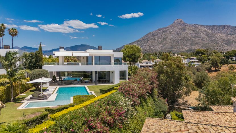 Luxurious Modern Villa with Sea Views in Marbella Golden Mile