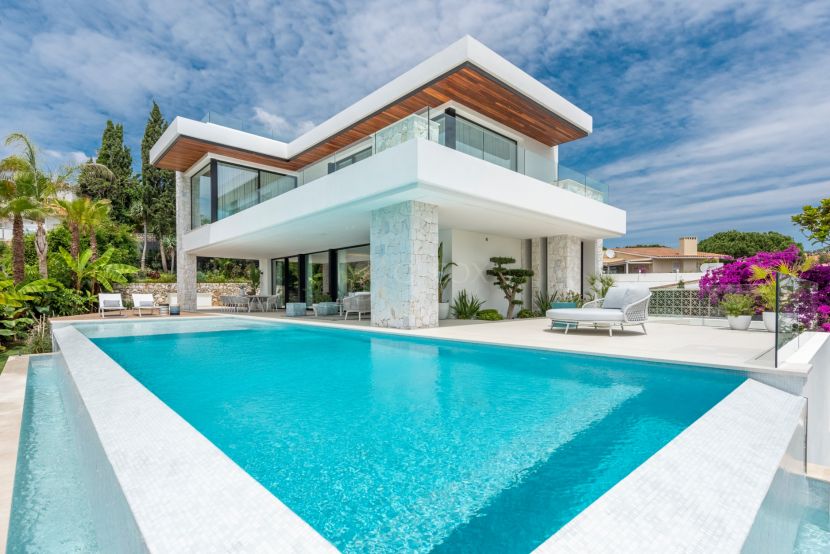 Modern Beachside Villa for Sale in Carib Playa, Marbella East