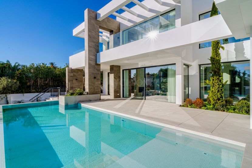 Luxury Modern Villa in Marbesa, by Ismael Mérida: 350 Meters from the Beach