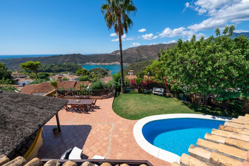 Villa en venta en Cerros del Lago, Istan