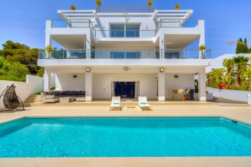 Villa de Lujo Moderna en El Rosario, Marbella Este, con Vistas Panorámicas al Mar - ¡Aceptamos Criptomonedas!