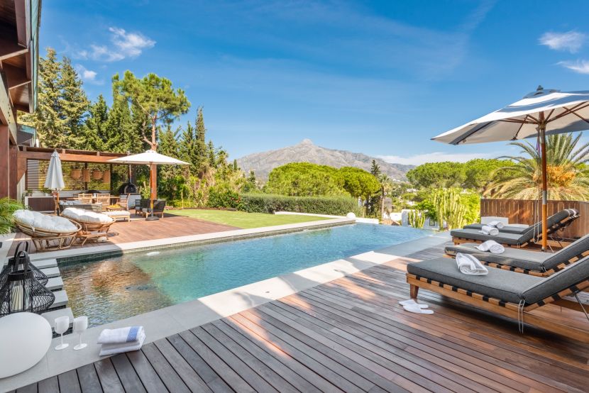 Villa en venta en Nueva Andalucia, Marbella