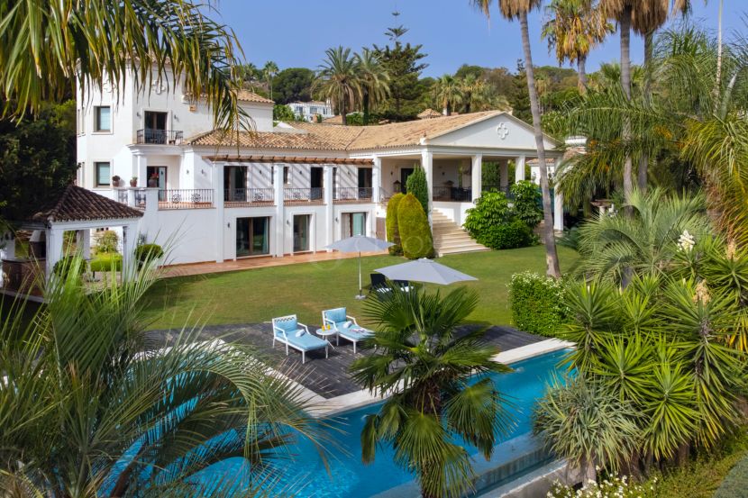 Luxury Villa with Panoramic Views of La Concha in Las Brisas, Marbella