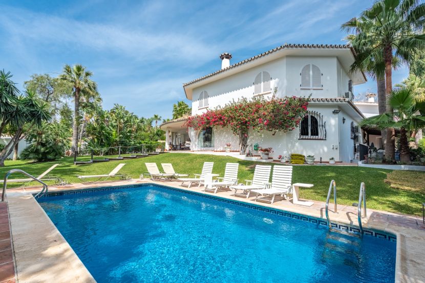 Villa for sale in Rocio de Nagüeles, Marbella Golden Mile, Marbella