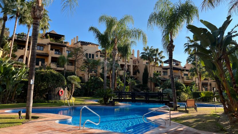 Apartamento en venta en El Campanario, Estepona Este, Estepona