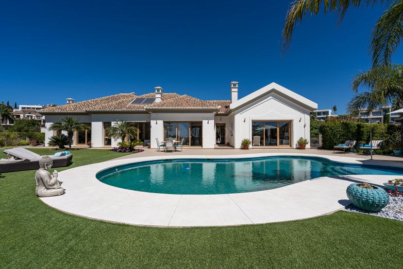Villa for sale in Los Flamingos Golf, Benahavis