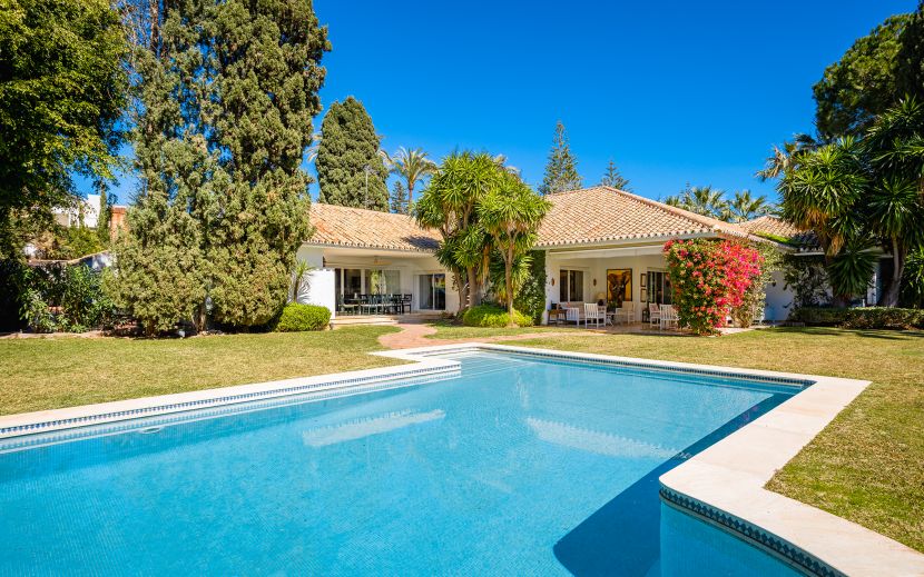 Villa en venta en Guadalmina Baja, San Pedro de Alcantara