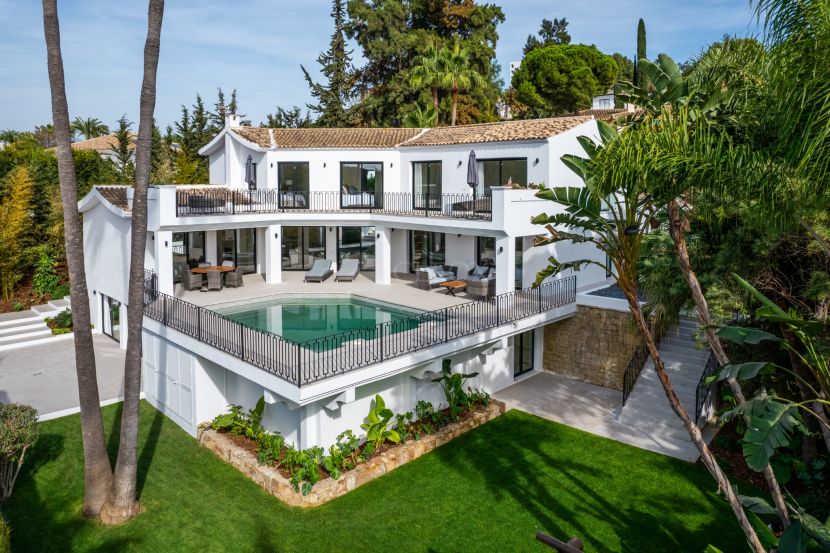 Mediterranean villa with modern interior design, between Marbella and Estepona