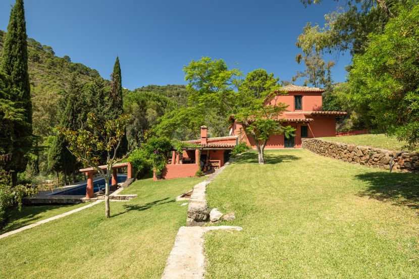 Casa de Campo en venta en Benahavis Centro, Benahavis