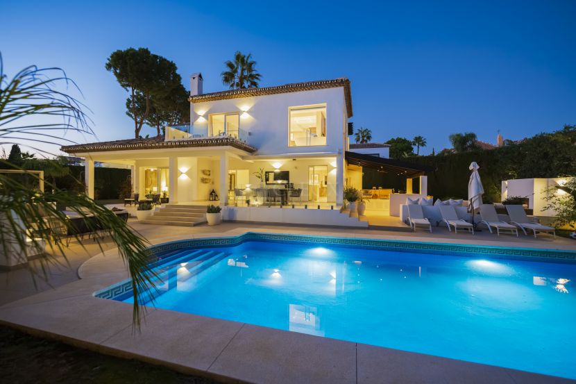Villa en venta en Marbella Country Club, Nueva Andalucia, Marbella