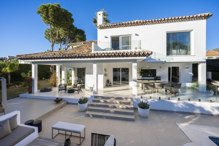 Villa for sale in Marbella Country Club, Nueva Andalucia, Marbella