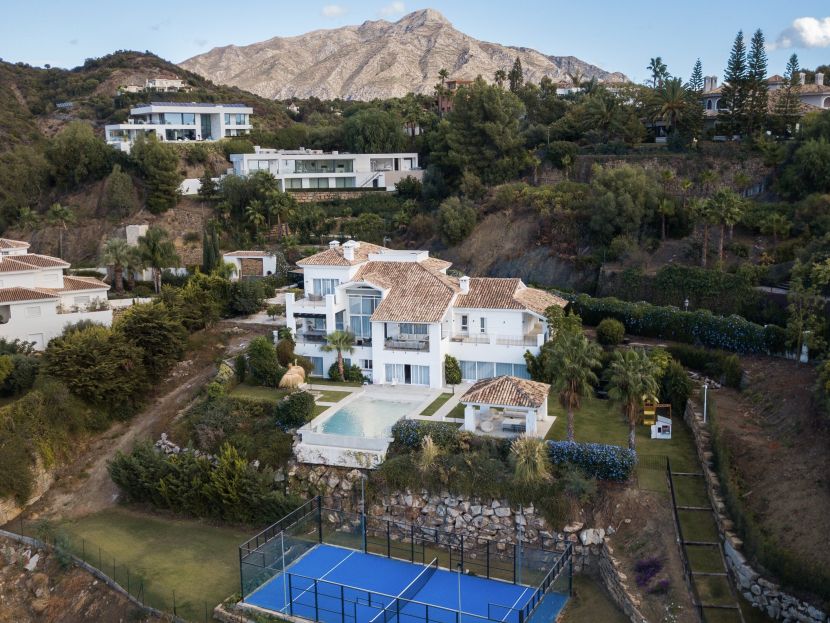 Fantastic luxury villa in a gated community within Nueva Andalucia.