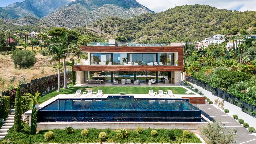 Mansion for sale in Cascada de Camojan, Marbella Golden Mile, Marbella