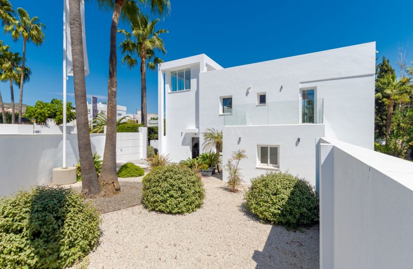 Villa en venta en Lagomar, Nueva Andalucia, Marbella