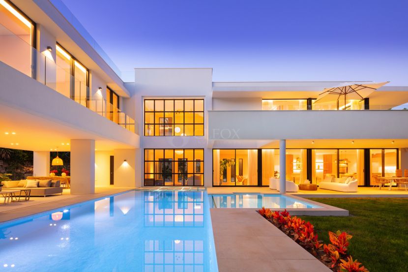 Villa en venta en Aloha Sur 32, Nueva Andalucia, Marbella