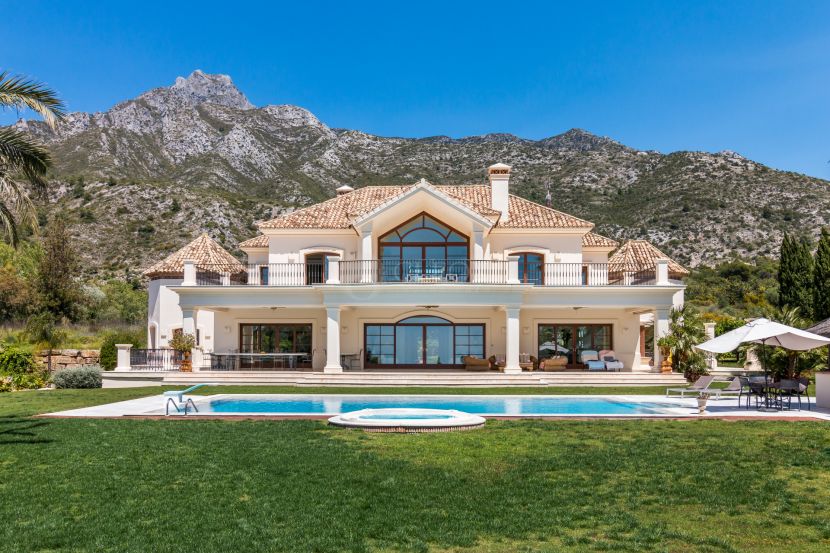 Luxury Mediterranean villa with panoramic sea views on Marbella's golden mile