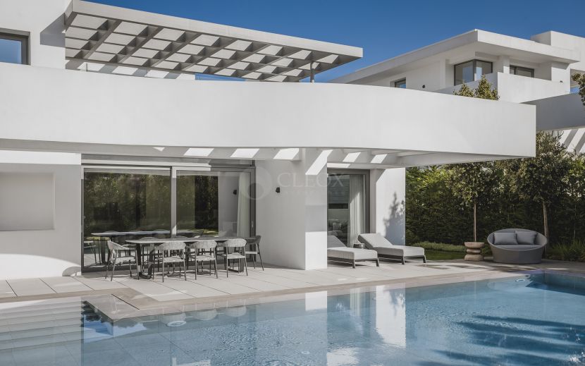 Villa Elizabeth in King's Hills: Modern Style in Paraiso Alto, Estepona
