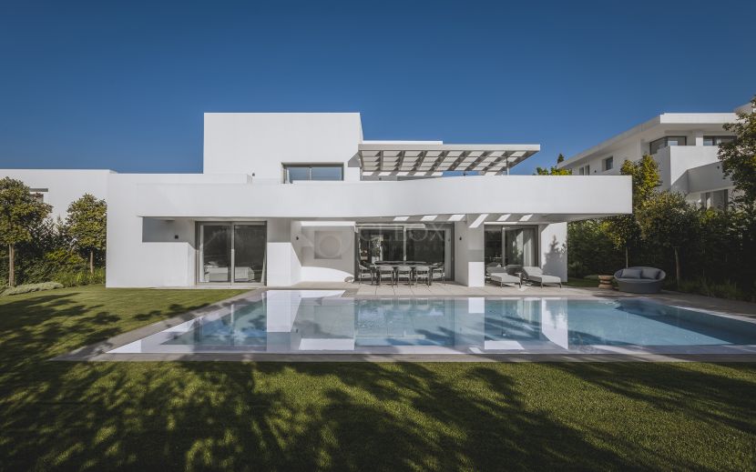 Villa Diana in King's Hills: Modern Style in Paraiso Alto, Estepona