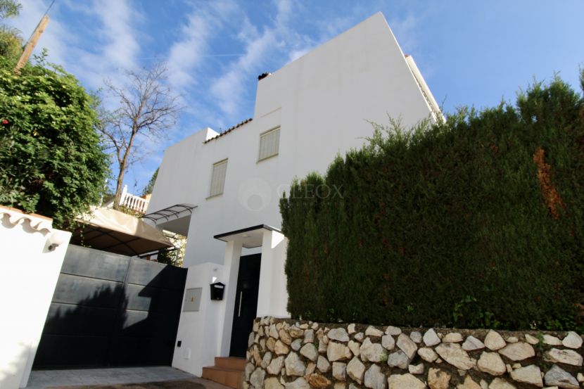 Detached Mediterranean-style villa in tranquil residential area of Nueva Andalucia