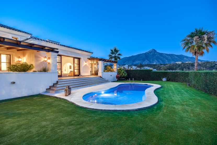 Mediterranean villa in the heart of the golf valley, Nueva Andalucia