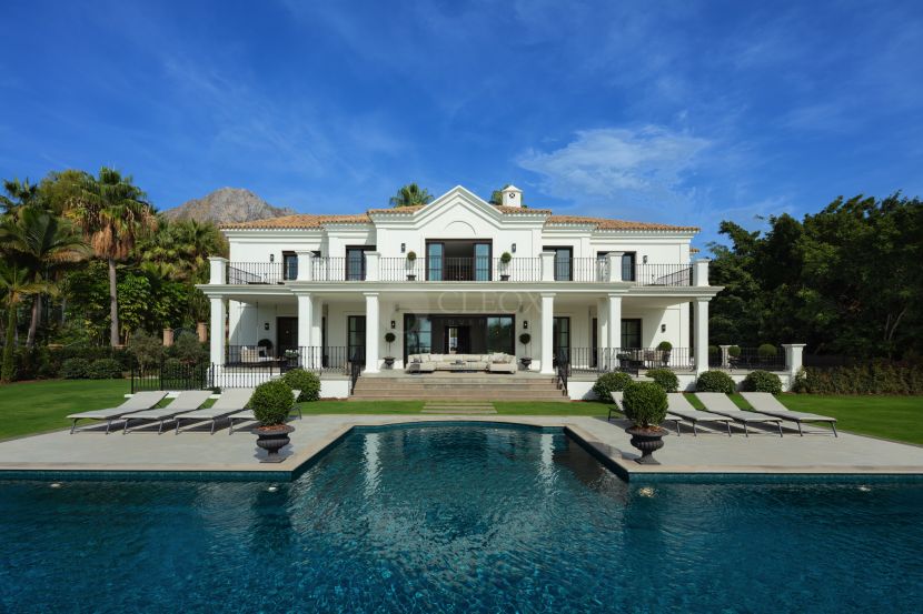 Stunning mansion with classic design for sale in Sierra Blanca, Marbella