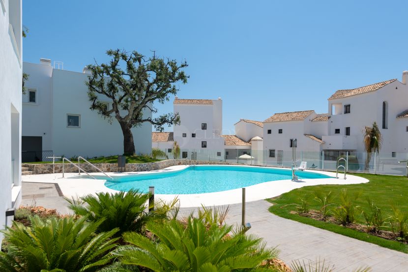 Apartamentos modernos llave en mano en Marbella este con vistas al mar y montaña