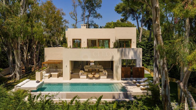 Brand new beachside villa for sale in Los Monteros beach, Marbella East.