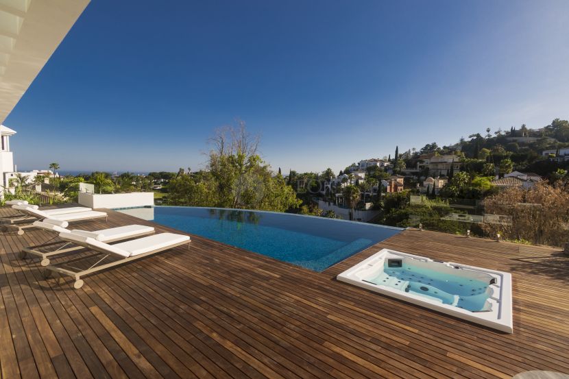 Villa en venta en La Quinta Golf, Benahavis