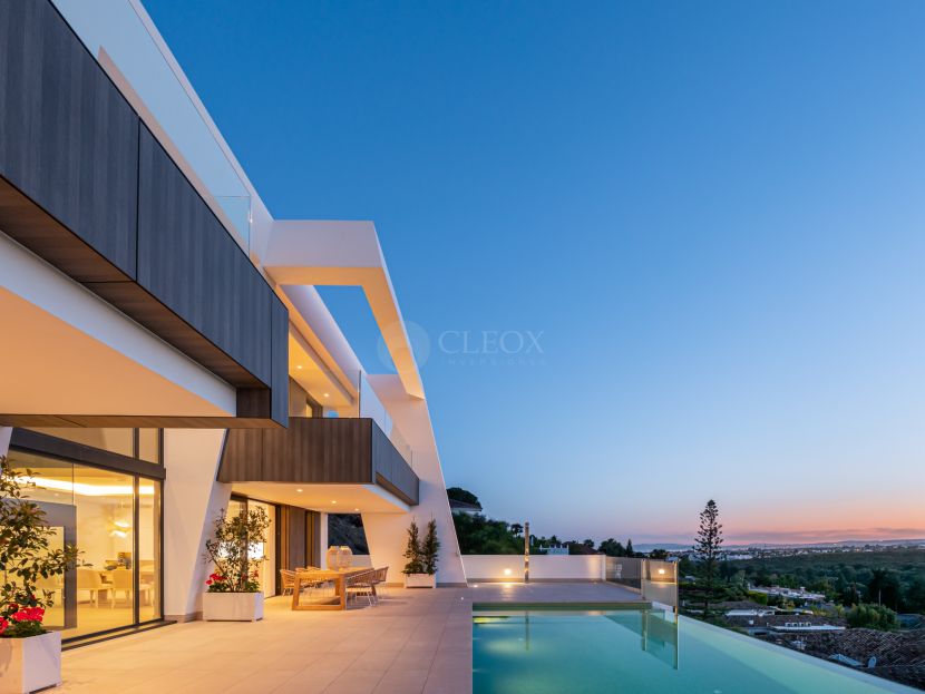 Brand new contemporary villa with panoramic views between Marbella and Estepona