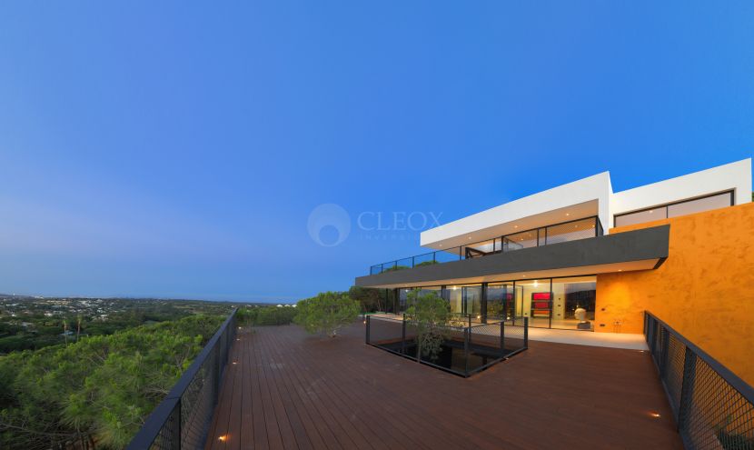 Stunning modern villa with panoramic views to the sea and golf in Sotogrande