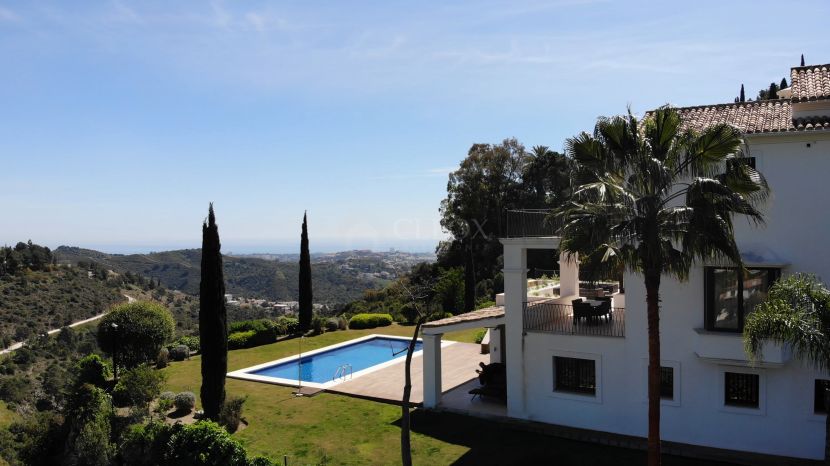 Spectacular luxury contemporary villa for sale in Madroñal, Benahavis