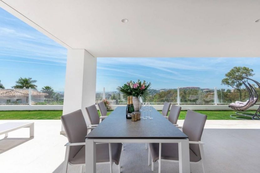 Apartment for sale in Azahar de Marbella, Nueva Andalucia, Marbella