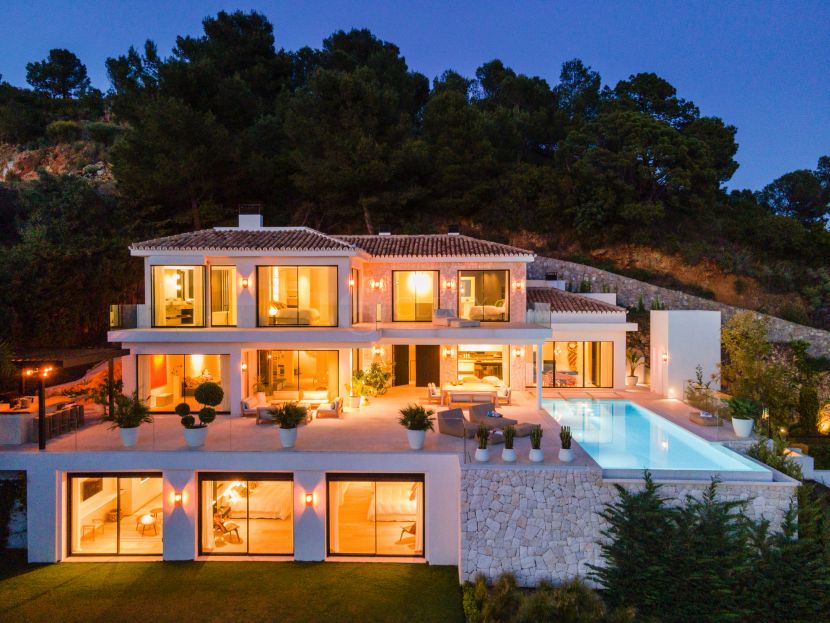 Villa for sale in Cascada de Camojan, Marbella Golden Mile, Marbella