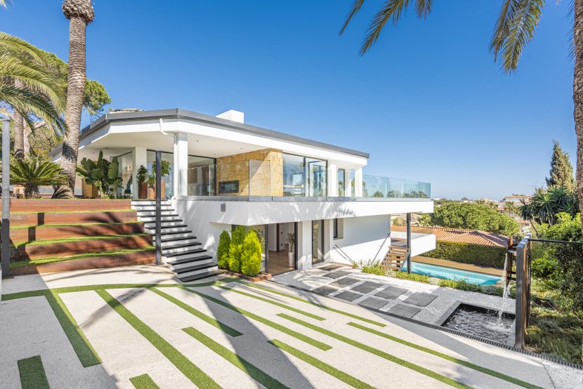 Villa en venta en Carib Playa, Marbella Este, Marbella