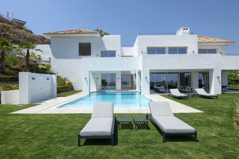 Villa for sale in Paraiso Alto, Benahavis