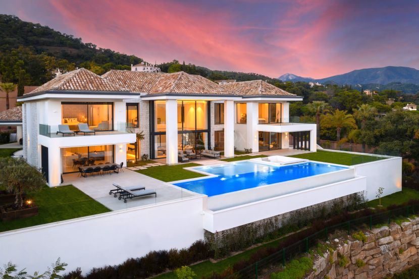 Villa for sale in El Madroñal, Benahavis
