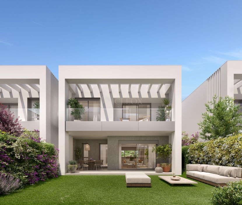 Casas adosadas modernas en Elviria playa, Marbella este