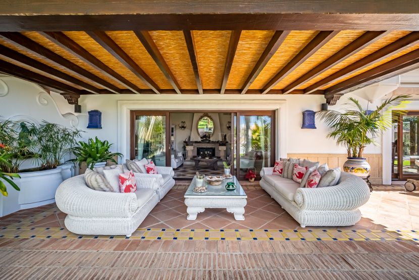 Luxury Spanish Villa for Sale in Bahia de Marbella: Mediterranean Elegance and Comfort.