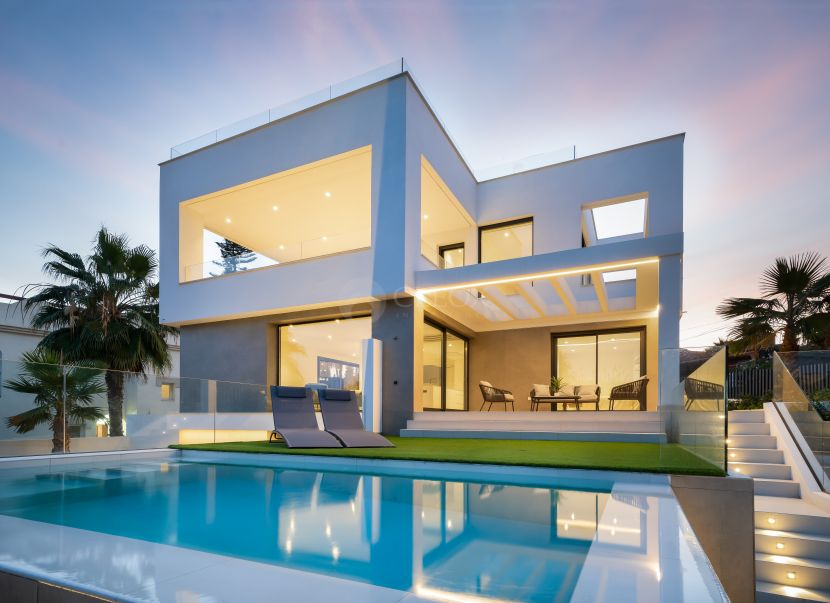 Villa for sale in Villacana, Estepona