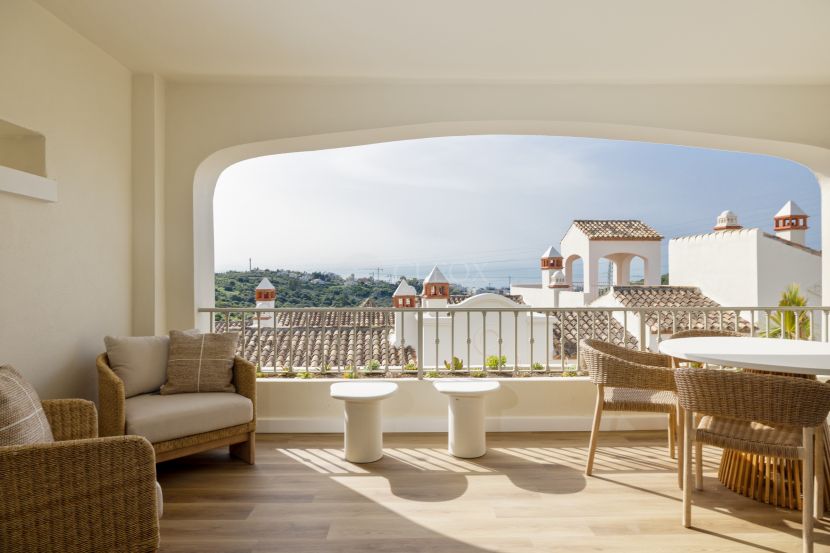 Altoasis Residences Estepona – Mediterranean Townhouses on the Front Line of Golf