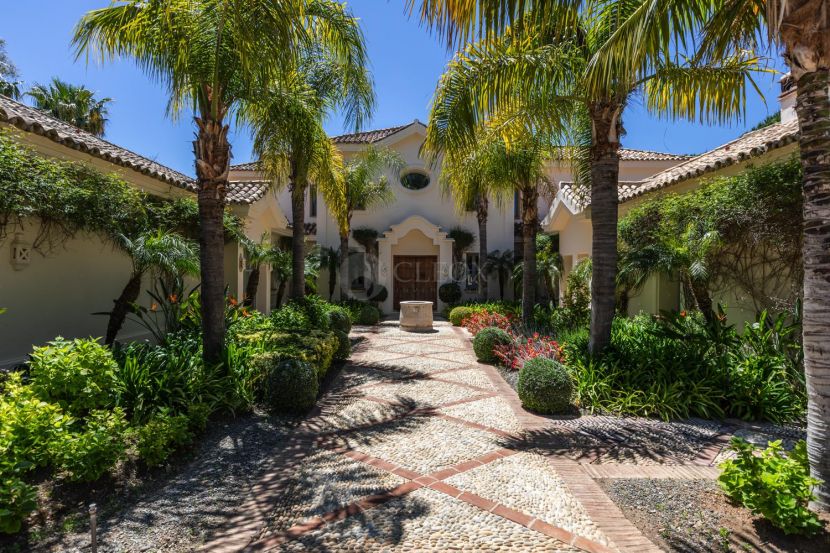 Beautiful colonial style luxury villa for sale in La Zagaleta