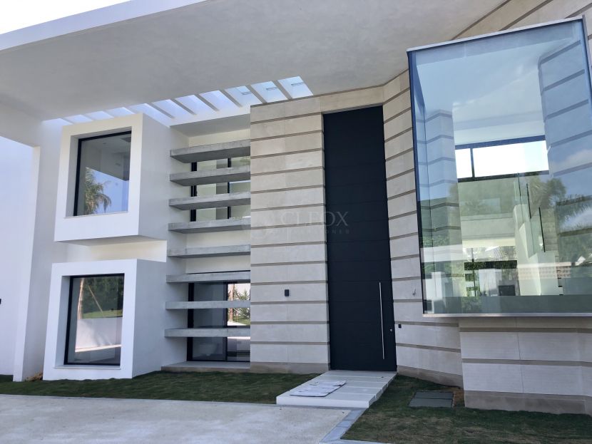 A beachside luxury villa for sale in Guadalmina Baja
