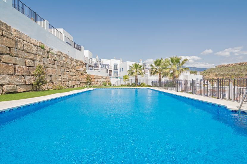 Nueva promoción de apartamentos a la venta en Benahavis, entre Marbella y Estepona