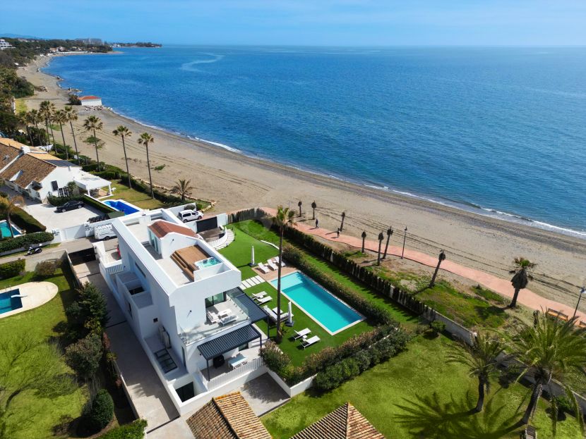 Villa en venta en El Saladillo, Estepona