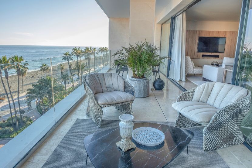 Luxury 3 bedroom apartment, frontline beach, for sale in Estepona center