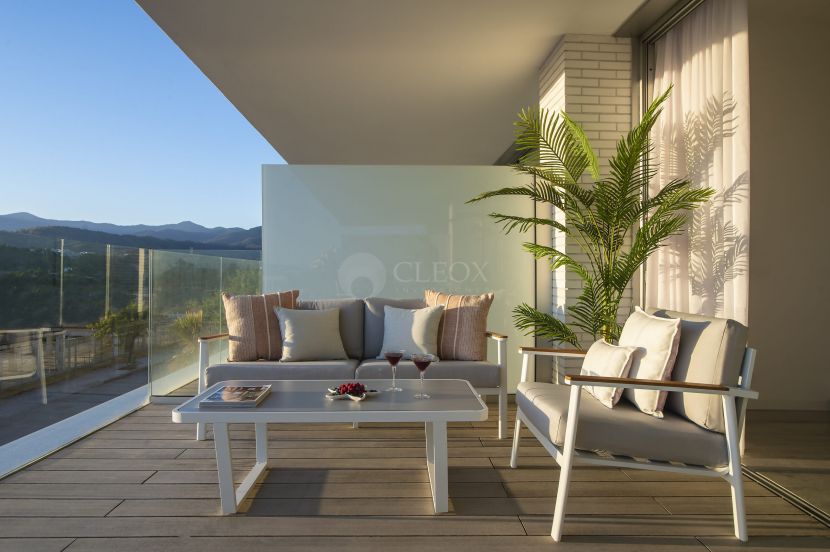 Stylish contemporary townhouses with seaviews, for sale in the New Golden Mile in Estepona