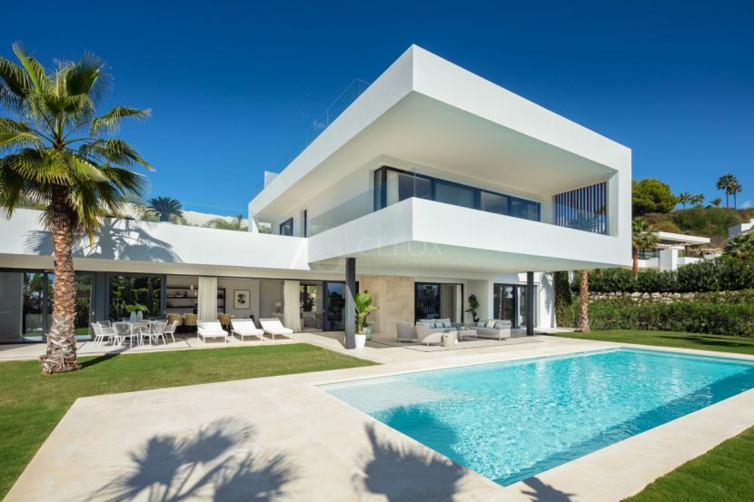 Villa en venta en Los Olivos, Nueva Andalucia, Marbella