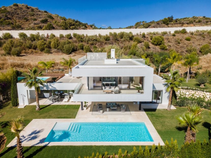 Villa for sale in Los Olivos, Nueva Andalucia, Marbella