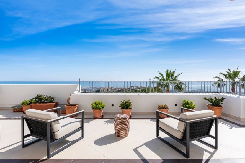 Duplex Penthouse for sale in La Heredia, Benahavis